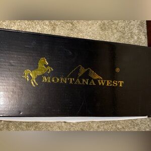 Montana West Moccasin size 7 runs small (fits size 6)